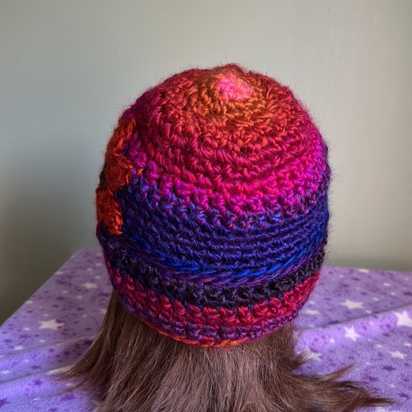 Crochet satin flower beanie medium new - Picture 4 of 7